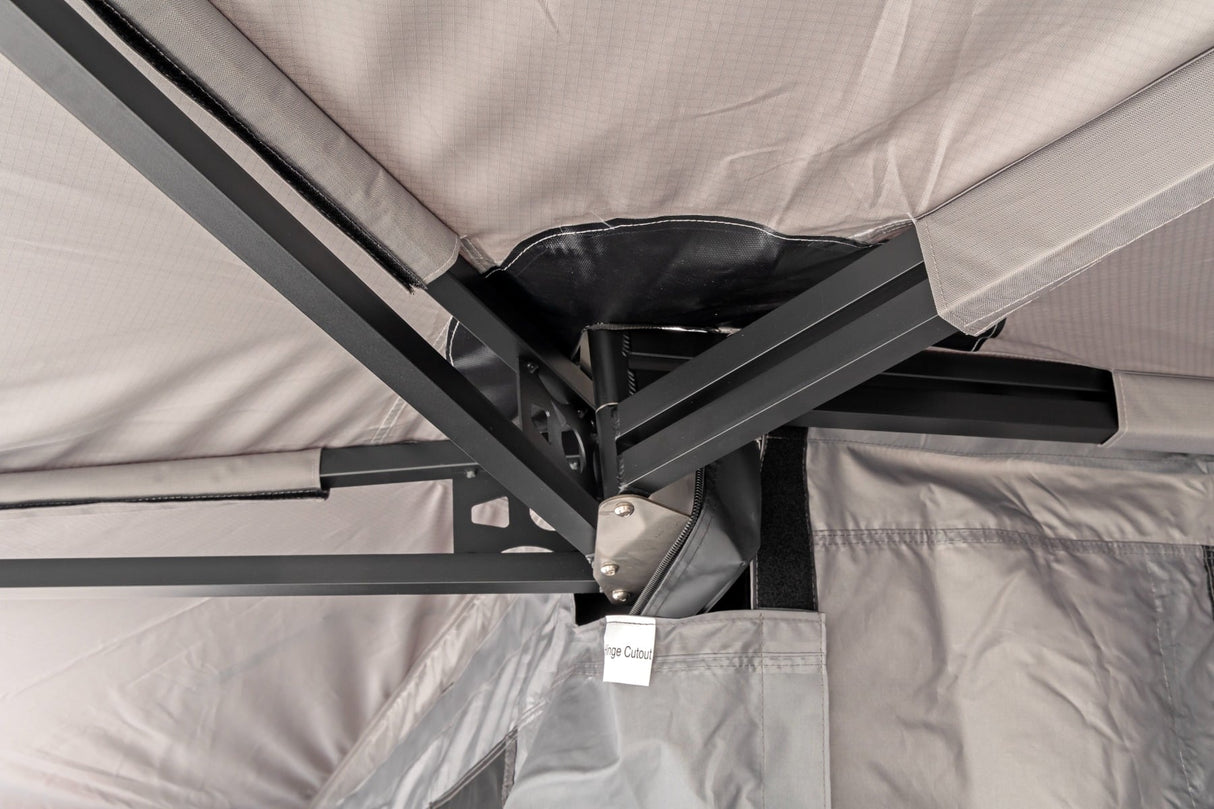 270 Degree Awning Drivers Side Rough Country