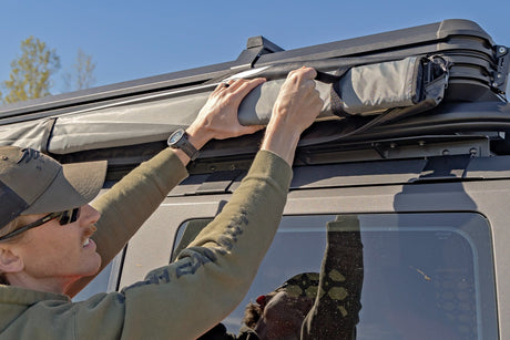 Retractable Roof Rack Awning 6 Foot 6 Inch x 9 Foot 8 Inch (Fits Trucks & SUVs) Rough Country