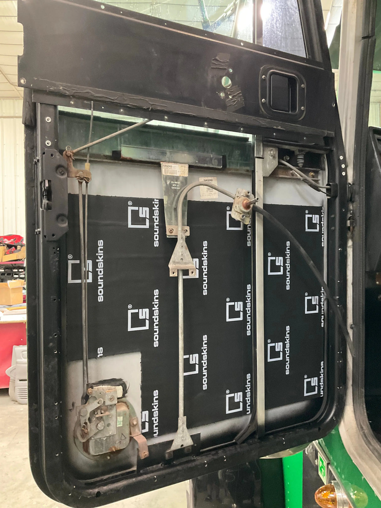 SoundSkins Pro Peterbilt 389 Floor & Sound System Kit – 2006+ SoundSkins Global