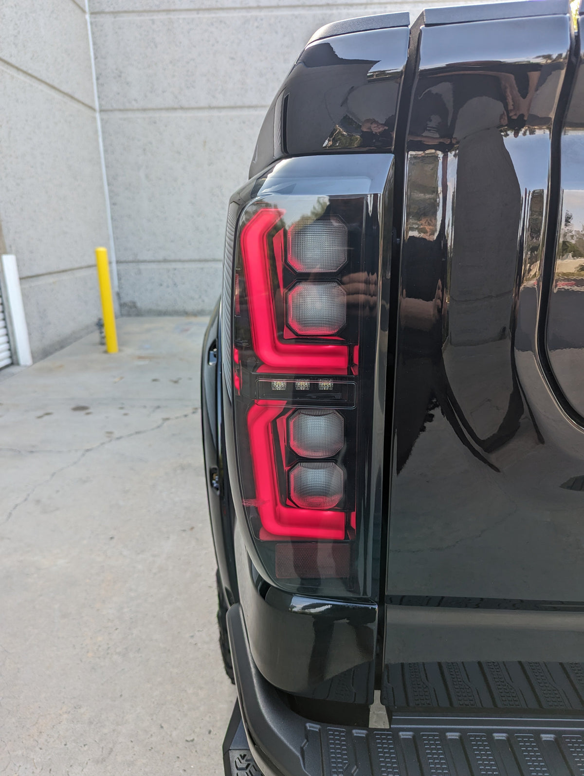 GMC Sierra 2500/3500 20-23 Ultra Bright OLED Tail Lights (Replaces Factory/OEM Halogen Tail Lights Only) - Multiple Lens