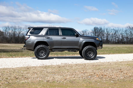 Rough Country 85 Series Wheel Simulated Beadlock | Gunmetal Gray/Black | 17x9 | 6x5.5 |+25mm