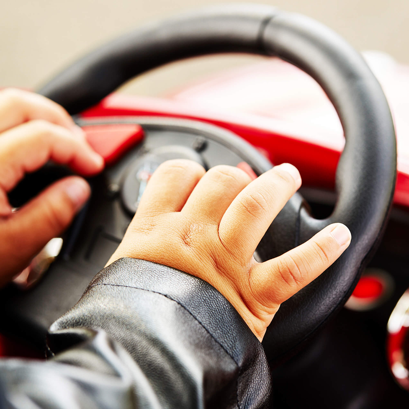 Lightning McQueen 6V Battery-Powered Ride On for Kids - Speeds up to 2.5 MPH