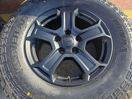 17" Jeep Wrangler Rubicon OEM wheels rims 9216 Gladiator KENDA KLEVER A/T2 NEW Texas Truck Tire