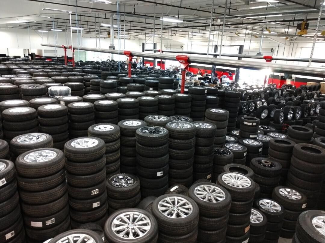 17" Nissan Frontier OEM Desert Runner 62832 wheels rims 2023 2024 2025 NEW Texas Truck Tire