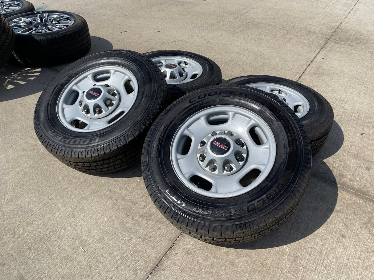 17" Chevy Silverado GMC Sierra 2500 3500 OEM 8095 wheels COOPER H/T3 Texas Truck Tire