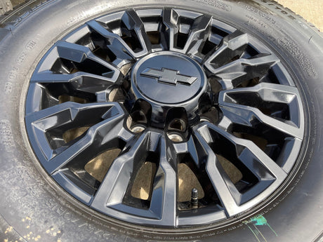 18" Chevy Silverado ALASKAN AT4X 2500 OEM 14031 wheels rims 2024 2025 2026 NEW Texas Truck Tire