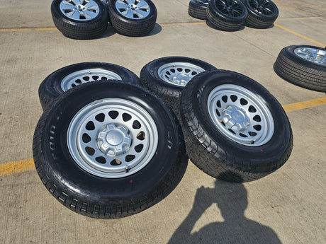 17" GMC Sierra Chevy Silverado OEM wheels rims tires 8130 Yukon NEW BFG A/T Texas Truck Tire