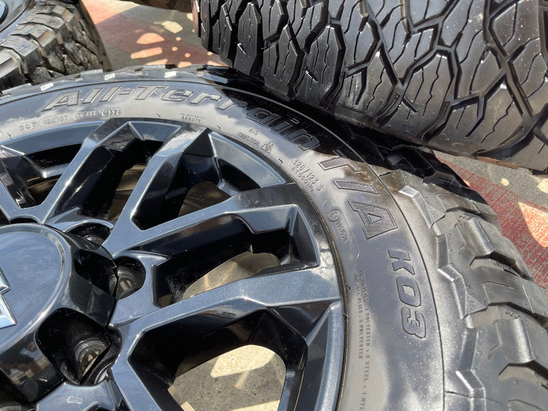 20" Chevy Silverado Trail Boss GMC AT4 2500 OEM 94030 wheels rims NEW BFG KO3 Texas Truck Tire