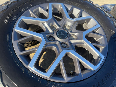 18" Jeep Wrangler Grand Cherokee Gladiator OEM 9331 wheels rims NEW BFG Texas Truck Tire