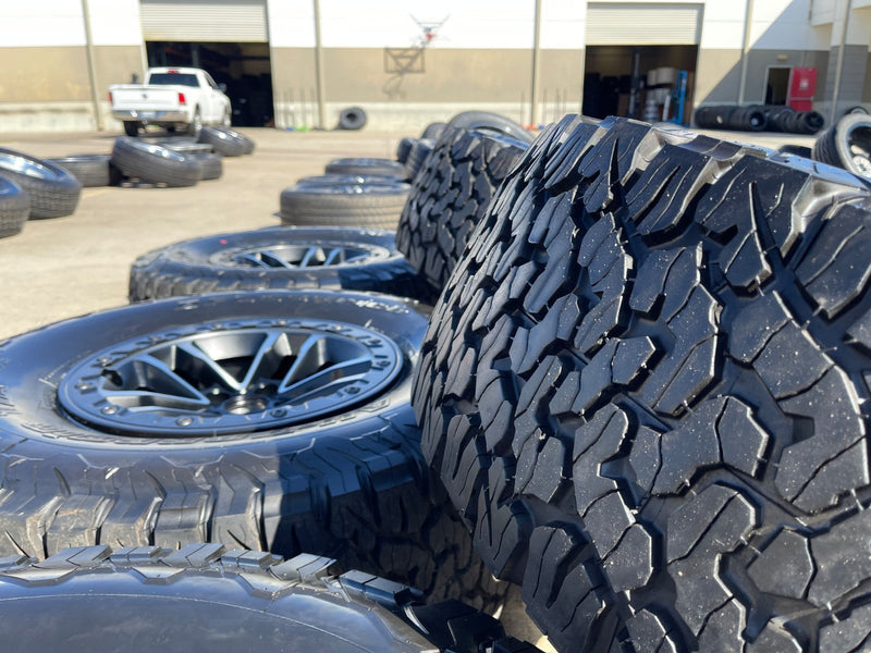 17" Jeep Wrangler 392 Gladiator Rubicon OEM 9329 BEADLOCK wheels rims NEW 35" Texas Truck Tire