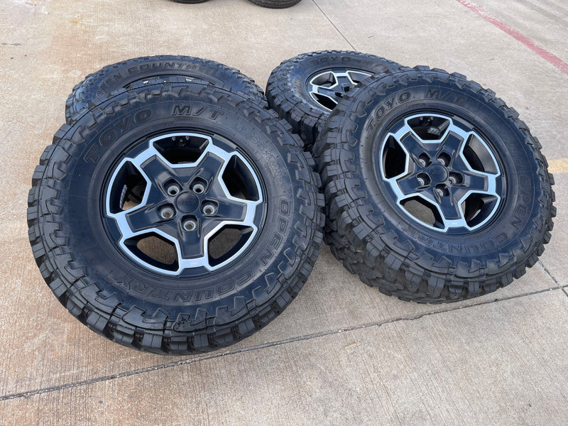 17" Jeep Wrangler RUBICON OEM wheels rims tires 9259 black TOYO 33" Texas Truck Tire