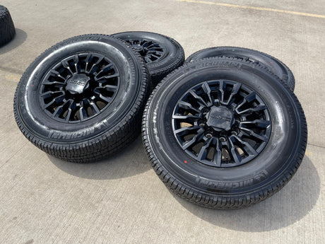 18" Chevy Silverado ALASKAN AT4X 2500 OEM 14031 wheels rims 2024 2025 2026 NEW Texas Truck Tire