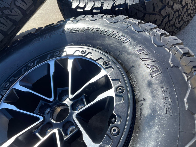 17" Jeep Wrangler 392 Gladiator Rubicon OEM 9329 BEADLOCK wheels rims NEW 35" Texas Truck Tire