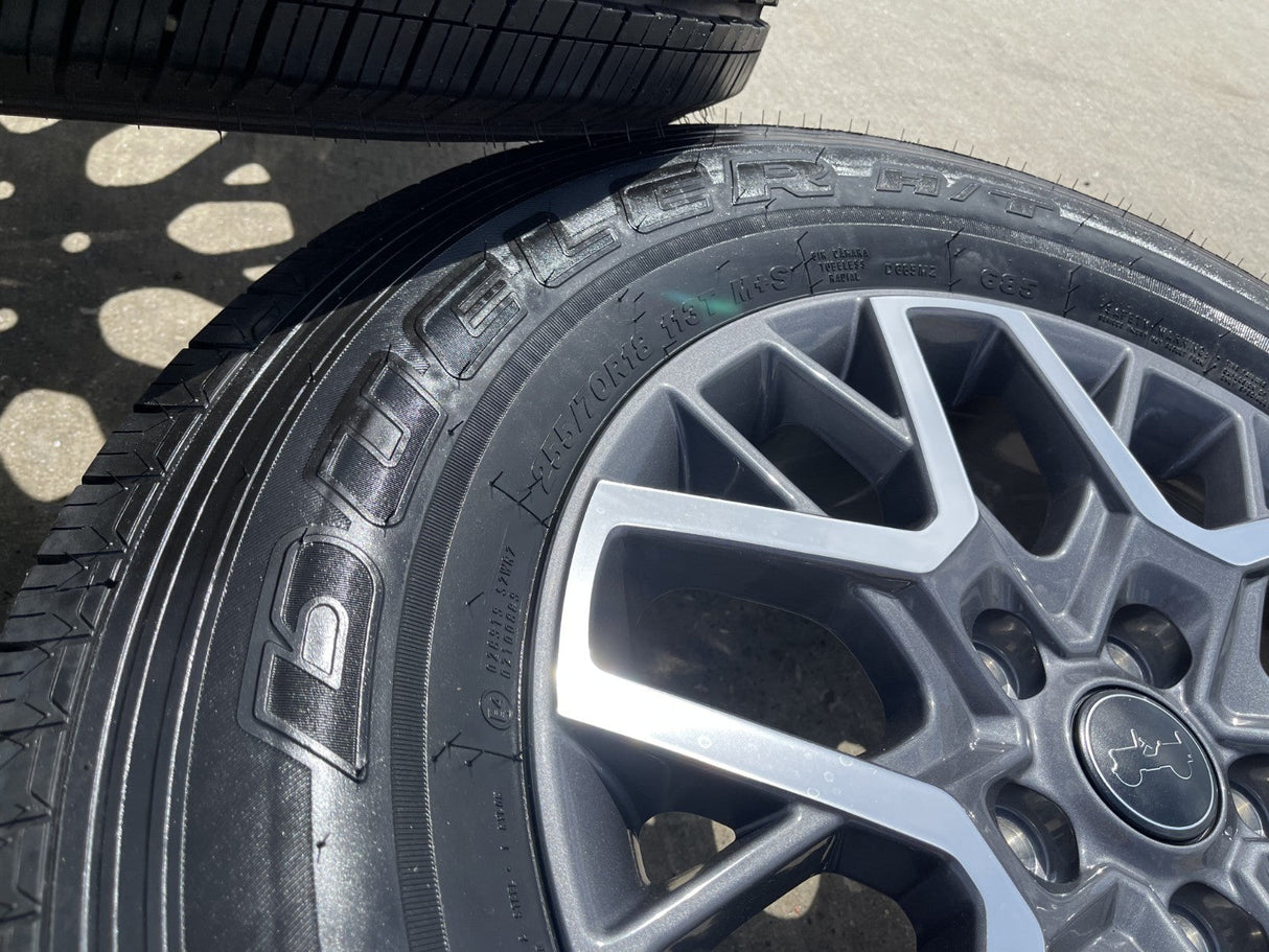 18" Jeep Wrangler Grand Cherokee Gladiator OEM 9331 wheels rims 2025 2026 NEW Texas Truck Tire