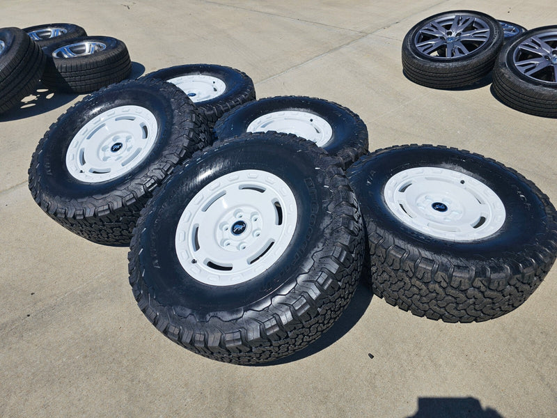 17" Ford Bronco HERITAGE SASQUATCH OEM 10463 wheels rims white 35" BFG NEW Texas Truck Tire