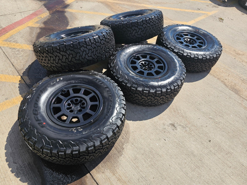 (5) 17" AEV Jeep Wrangler Rubicon OEM Salta wheels rims Gladiator BFG 37" NEW Texas Truck Tire