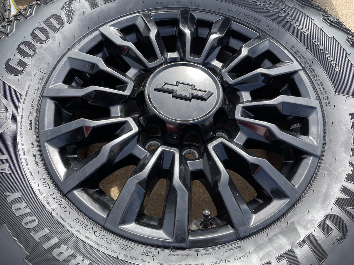 18" Chevy Silverado ALASKAN AT4X 2500 OEM 14031 wheels rims 2024 2025 2026 NEW Texas Truck Tire