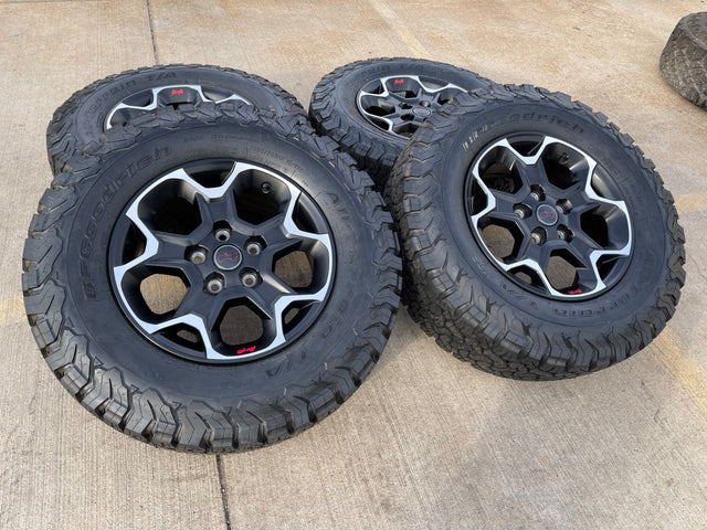 17" Jeep Wrangler Rubicon OEM wheels rims Gladiator 96832 9282 BFG KO2 A/T NEW Texas Truck Tire