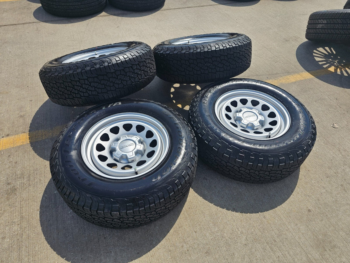 17" GMC Sierra Chevy Silverado OEM wheels rims tires 8130 Yukon NEW BFG A/T Texas Truck Tire