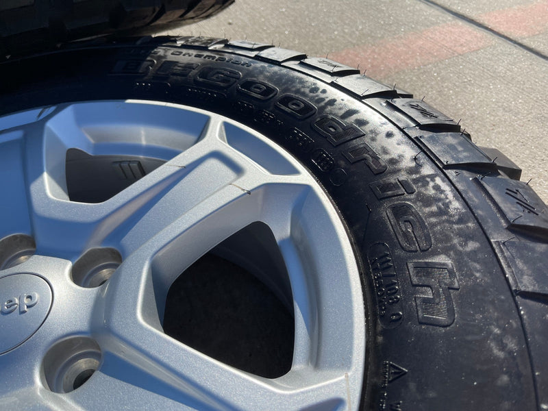 17" Jeep Wrangler Rubicon OEM wheels rims 9216 Gladiator BFG KM2 M/T Texas Truck Tire