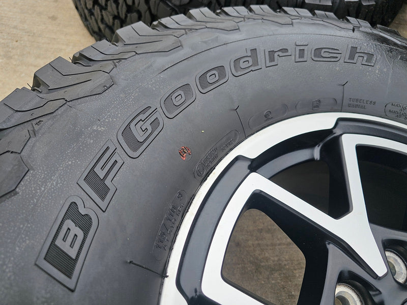 17" Jeep Wrangler Rubicon OEM 95730 9327 wheels rims Gladiator BFG KO2 A/T 35" Texas Truck Tire