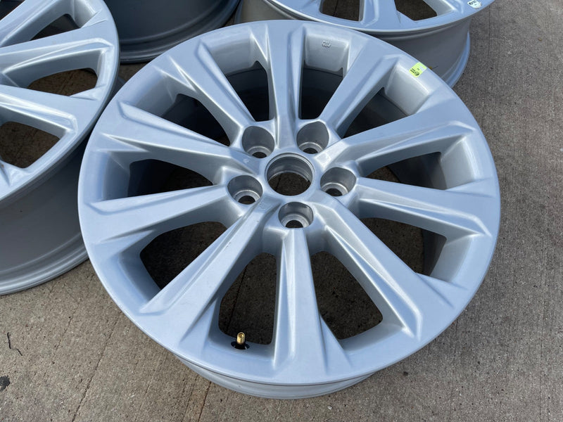 18" Toyota Grand Highlander OEM 10525 wheels rims Lexus TX350 Texas Truck Tire