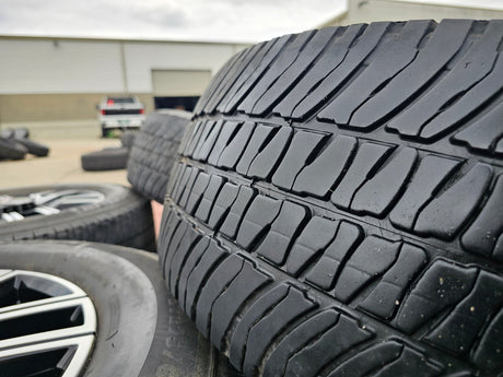 20" GMC Sierra AT4 2500 3500 OEM wheels rims 5950 Silverado MICHELIN Texas Truck Tire