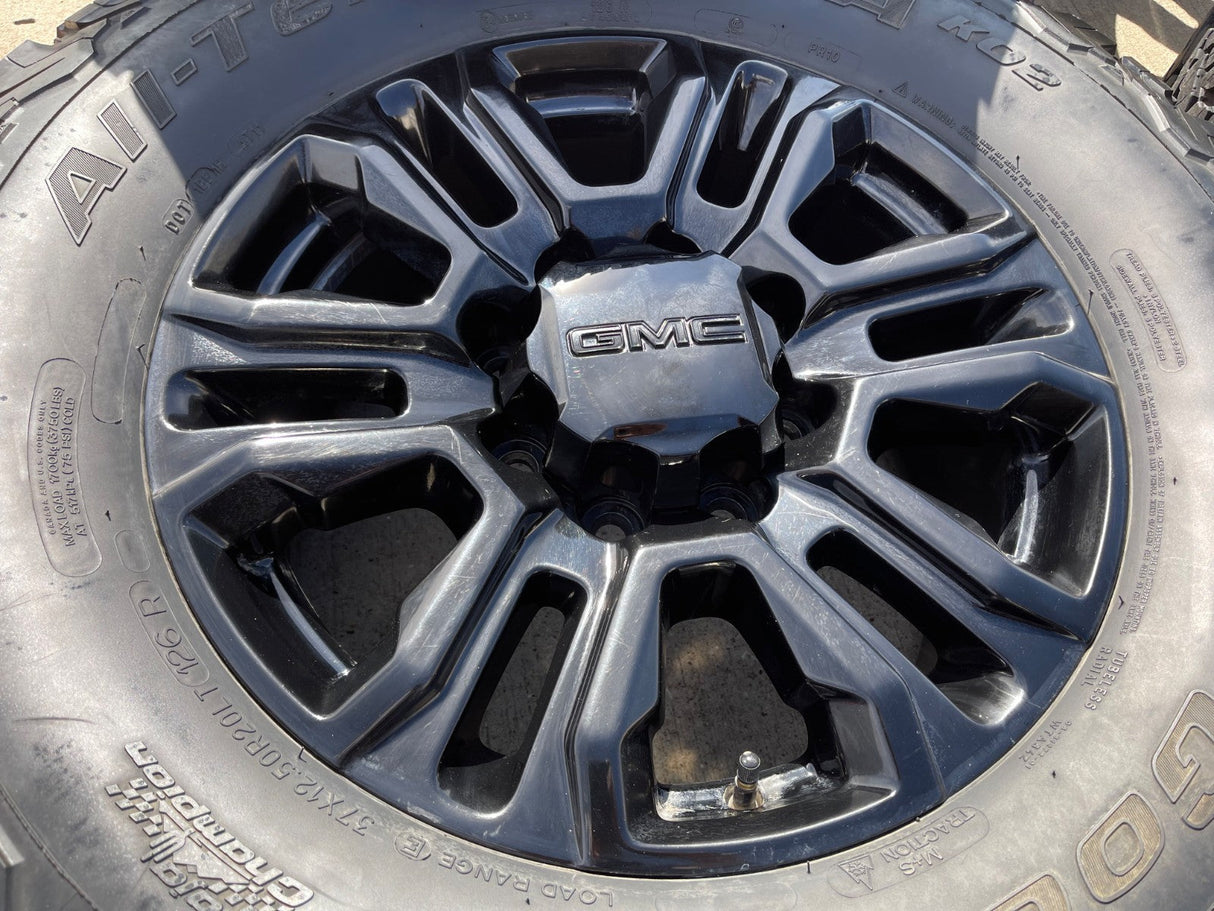 20" GMC Sierra Chevy 2500 OEM 5957 BLACK DIAMOND wheels rims tires BFG 37" Texas Truck Tire