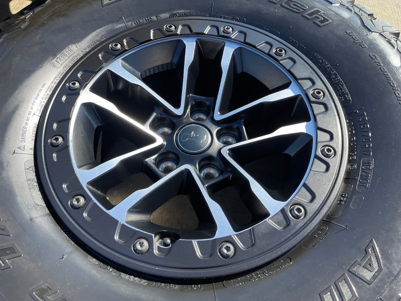 17" Jeep Wrangler 392 Gladiator Rubicon OEM 9329 BEADLOCK wheels rims NEW 35" Texas Truck Tire