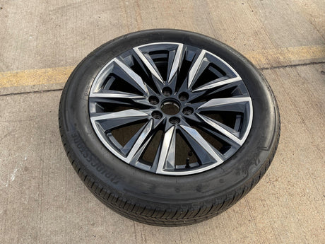(1) 22" Cadillac Escalade OEM Platinum 4869 95028 wheel rim 2023 2024 2025 2026 Texas Truck Tire
