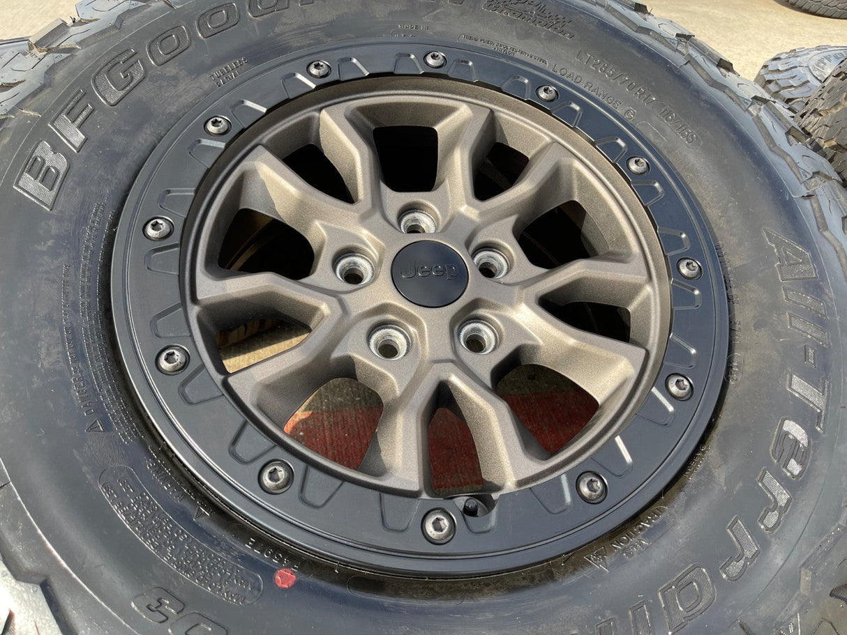 (5) 17" Jeep Wrangler 392 Gladiator OEM 9304 95240 BEADLOCK wheels rims NEW BFG Texas Truck Tire