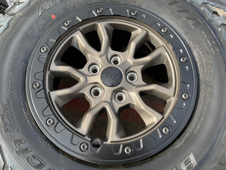 (5) 17" Jeep Wrangler 392 Gladiator OEM 9304 95240 BEADLOCK wheels rims NEW BFG Texas Truck Tire