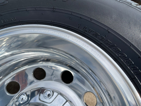 17" Dodge Ram 3500 Dually Laramie 8x200 wheels rims 2701 2702 OEM NEXEN NEW Texas Truck Tire