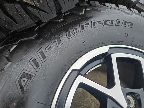 17" Jeep Wrangler Rubicon OEM 95730 9327 wheels rims Gladiator BFG KO2 A/T 35" Texas Truck Tire