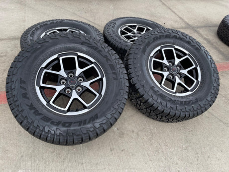 17" Jeep Wrangler Rubicon OEM 95730 9327 wheels rims Gladiator FALKEN A/T 33" Texas Truck Tire