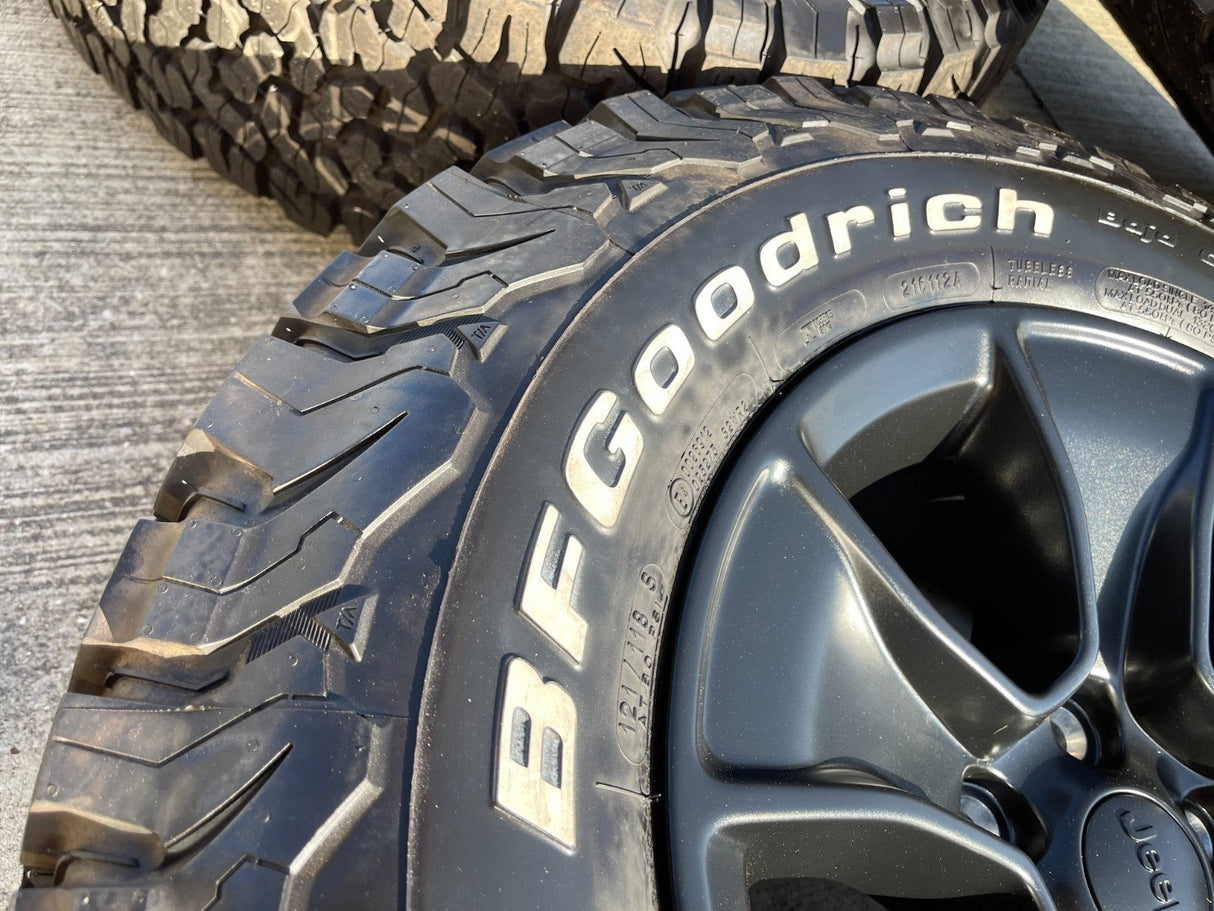 (4) 17" Jeep Wrangler Rubicon OEM 96226 wheels rims Gladiator BFG KO2 NEW 2026 Texas Truck Tire