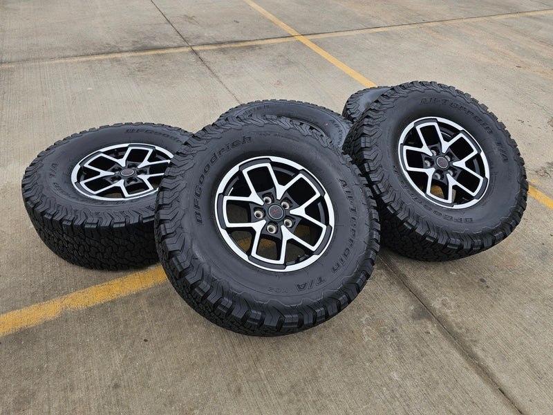 17" Jeep Wrangler Rubicon OEM 95730 9327 wheels rims Gladiator BFG KO2 A/T 35" Texas Truck Tire