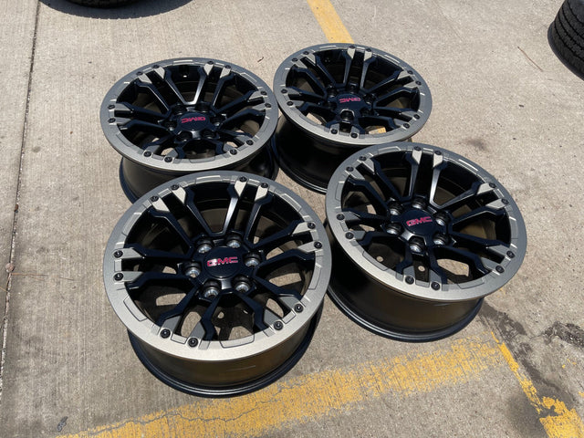 18" GMC Sierra Chevy Silverado OEM Beadlock wheels rims Canyon Colorado NEW Texas Truck Tire