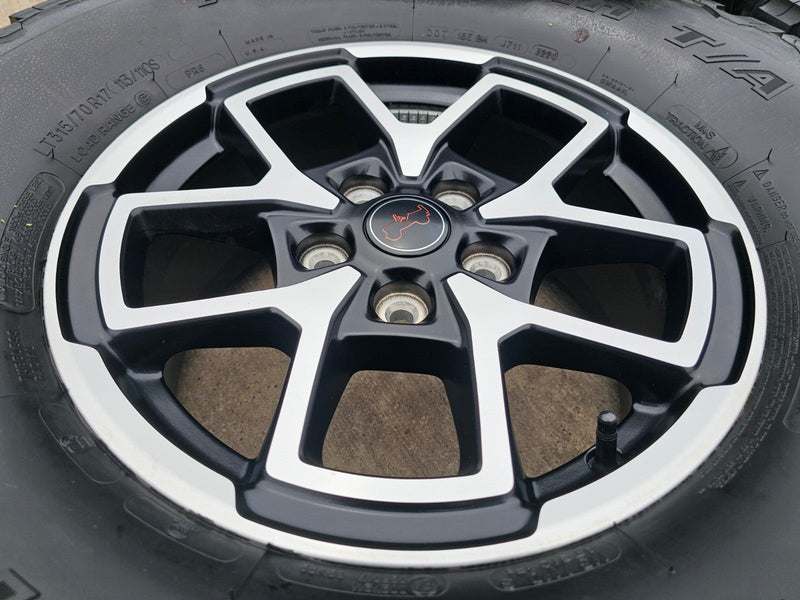 17" Jeep Wrangler Rubicon OEM 95730 9327 wheels rims Gladiator BFG KO2 A/T 35" Texas Truck Tire