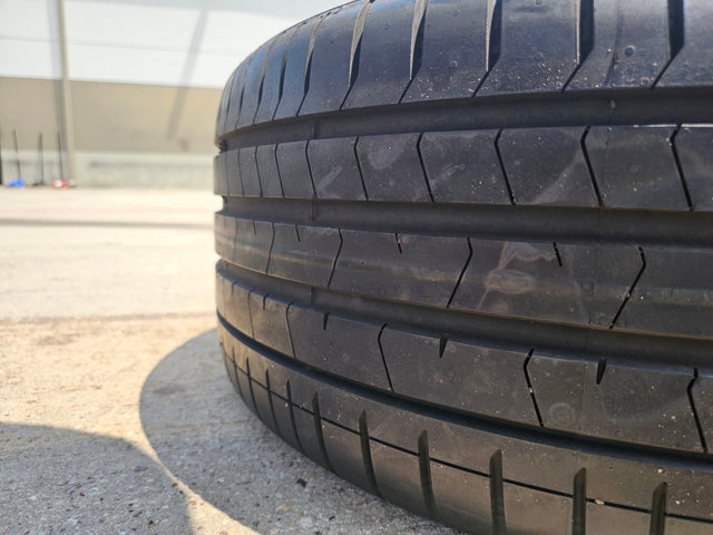 (1) 265/35/21 Pirelli P Zero tire Elect LM1 NEW take off! Texas Truck Tire