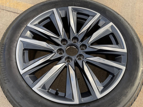 (1) 22" Cadillac Escalade OEM Platinum 4869 95028 wheel rim 2023 2024 2025 2026 Texas Truck Tire