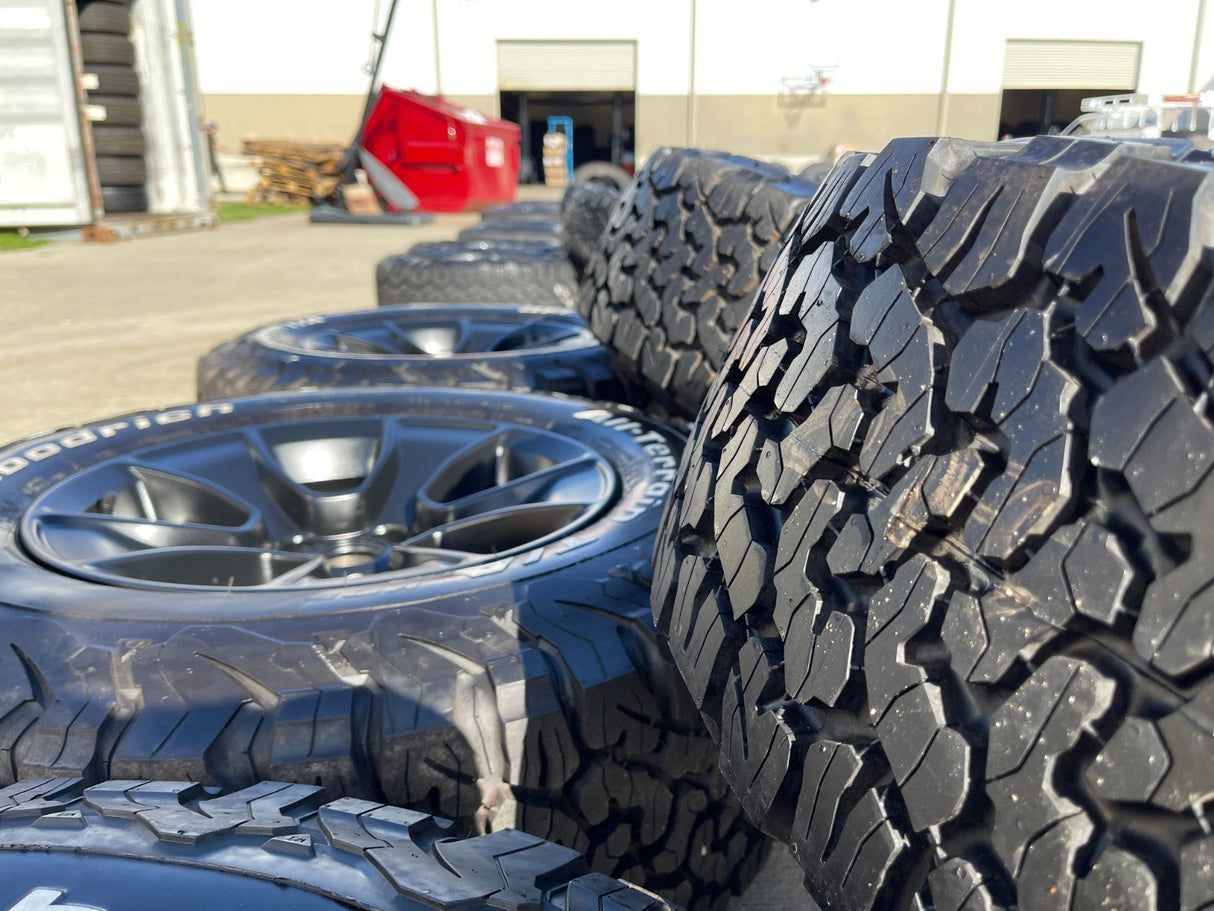 (4) 17" Jeep Wrangler Rubicon OEM 96226 wheels rims Gladiator BFG KO2 NEW 2026 Texas Truck Tire