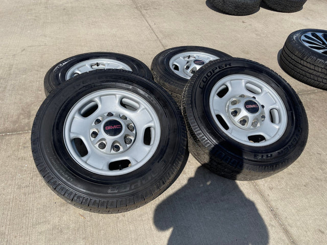 17" Chevy Silverado GMC Sierra 2500 3500 OEM 8095 wheels COOPER H/T3 Texas Truck Tire