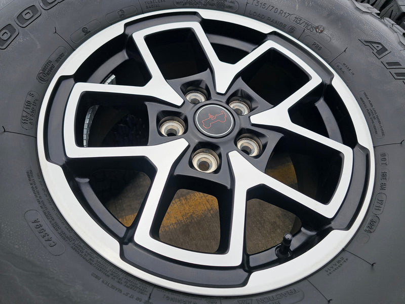 17" Jeep Wrangler Rubicon OEM 95730 9327 wheels rims Gladiator BFG KO2 A/T 35" Texas Truck Tire