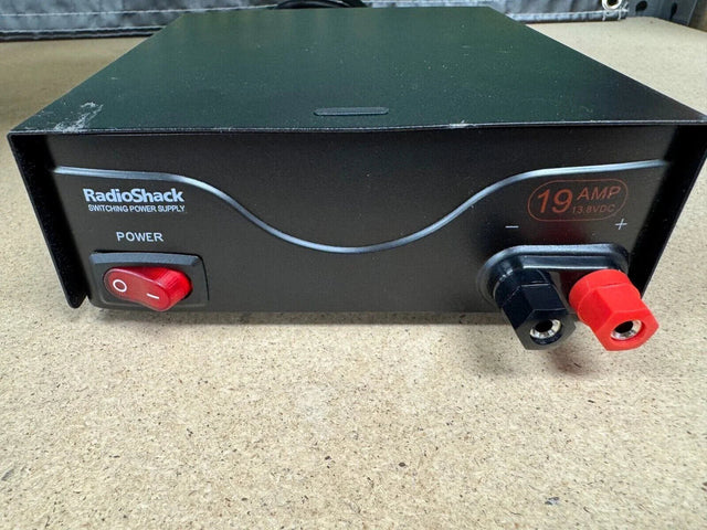 Pre-Owned 13.8VDC 19A Regulated Power Supply – Bench/Station Use Midland