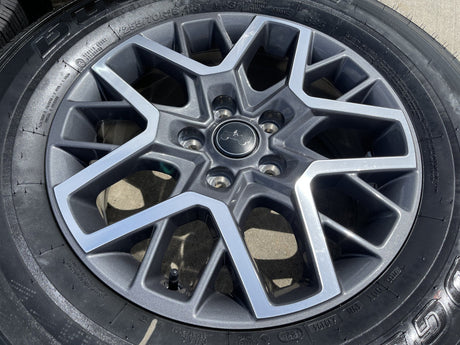 18" Jeep Wrangler Grand Cherokee Gladiator OEM 9331 wheels rims 2025 2026 NEW Texas Truck Tire