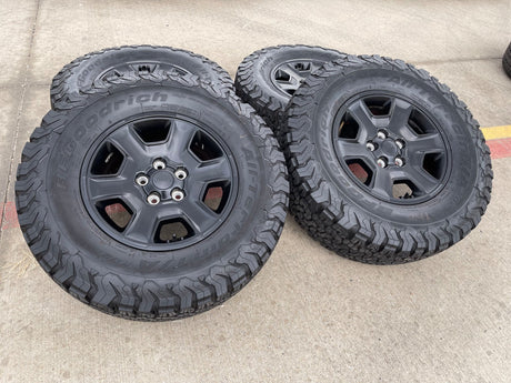 17" Jeep Wrangler Rubicon OEM 9260 wheels rims Gladiator tires BFG KO2 A/T 33" Texas Truck Tire
