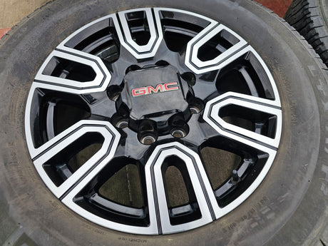 20" GMC Sierra AT4 2500 3500 OEM wheels rims 5950 Silverado MICHELIN Texas Truck Tire