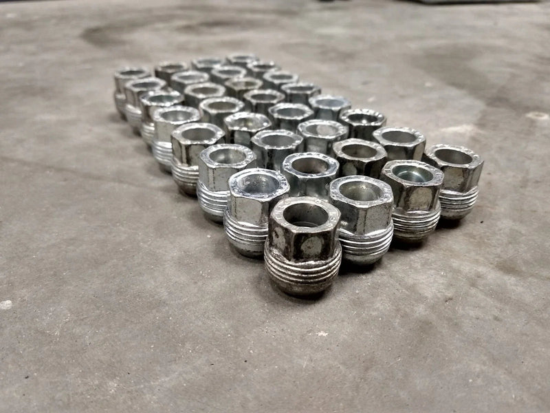 (32) 14x1.5 OEM GM lug nuts open end threaded 2500 3500 Chevy Silverado GMC Texas Truck Tire