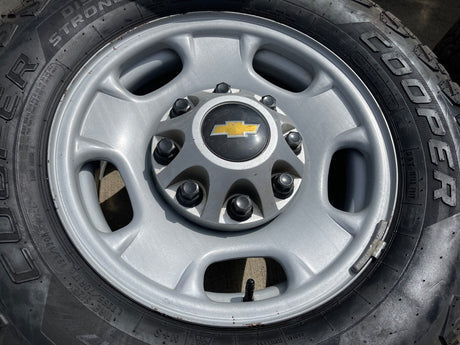 17" Chevy Silverado GMC Sierra 2500 OEM 8095 wheels rims COOPER DISCOVERER AT Texas Truck Tire
